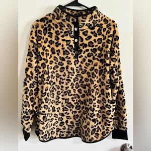XL LEOPARD LIKE FLEECE SWEATER!